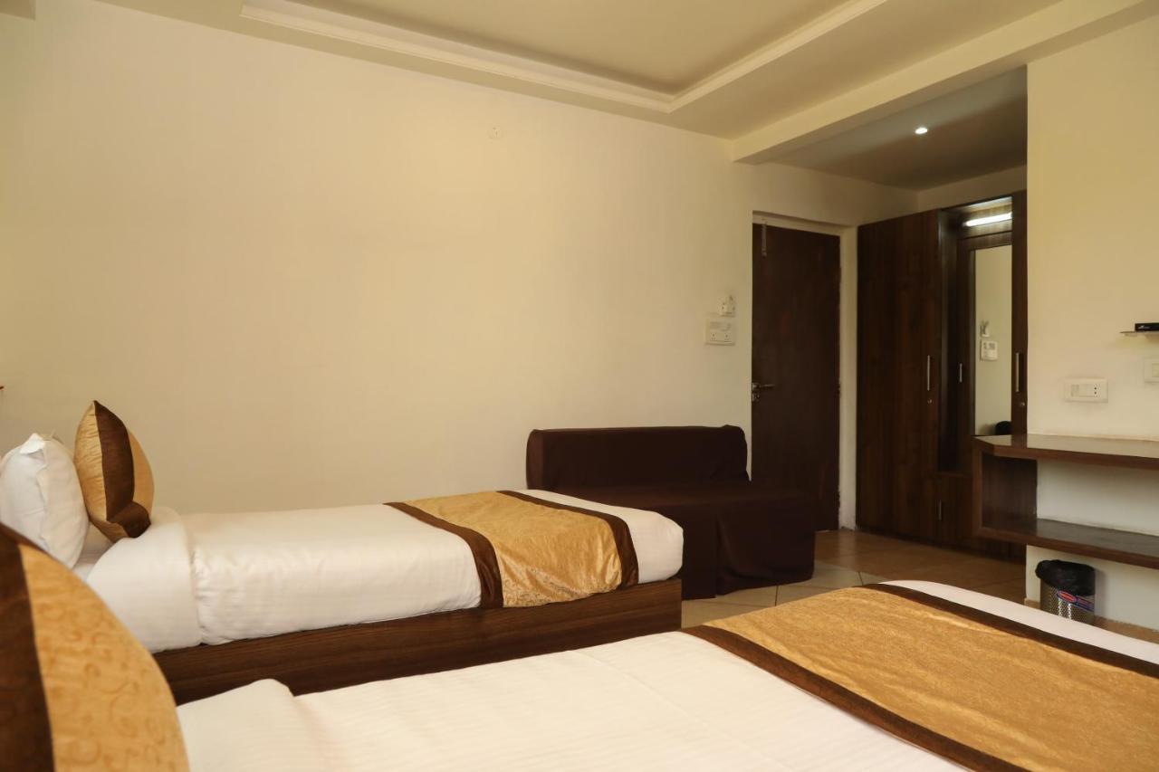 Oyo 10943 Hotel Plus Corporate Khapa  Экстерьер фото
