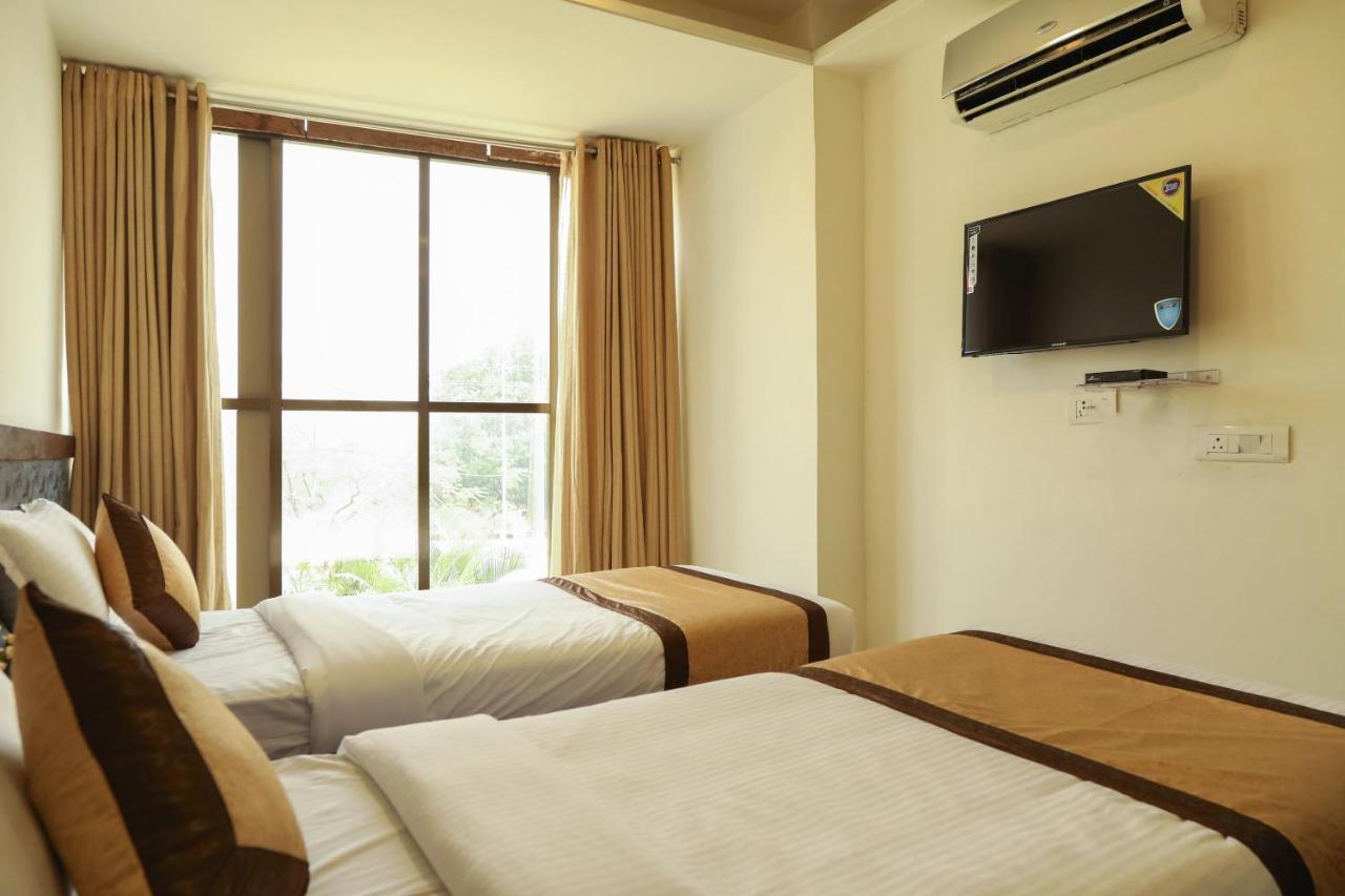 Oyo 10943 Hotel Plus Corporate Khapa  Экстерьер фото
